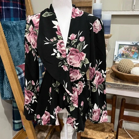 Black and Pink Floral Blazer - Picture 3 of 7